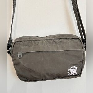 FJÄLLRÄVEN TREE-KÅNKEN SHOULDER BAG